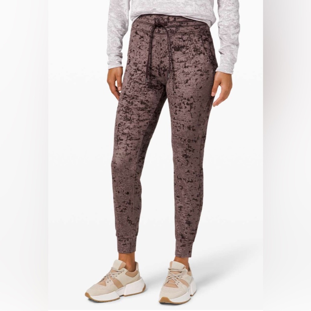 lululemon athletica Velvet Burnout Joggers in Mauve Brown